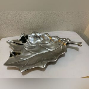 VINTAGE Mariposa Ivy Leaf Shaped Berry Silver Tone Serving Tray  15" x 10"